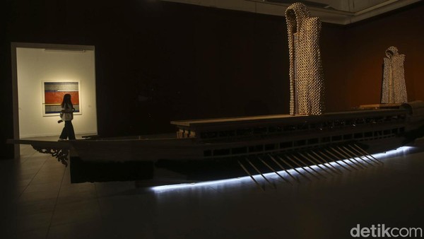 Pameran seni bertajuk Indonesian Women Artist #3: Infusions Into Contemporary Art dikuratori oleh tiga perempuan yang melanglang buana di skena seni rupa Tanah Air. Mereka adalah Carla Bianpoen, Inda Citraninda Noerhadi, dan Citra Smara Dewi. Pameran seni bertajuk Indonesian Women Artist #3: Infusions Into Contemporary Art dikuratori oleh tiga perempuan yang melanglang buana di skena seni rupa Tanah Air. Mereka adalah Carla Bianpoen, Inda Citraninda Noerhadi, dan Citra Smara Dewi.Â