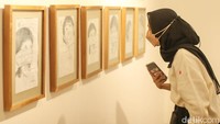 Sebagian besar para seniman yang berpartisipasi berada di atas usia 50 tahun. Kurator pameran Carla Bianpoen mengatakan ada beberapa alasan sampai membuat tim kuratorial mengajak para perupa senior 