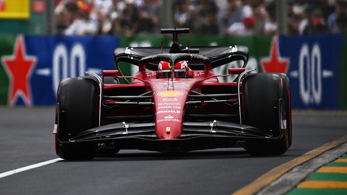 MELBOURNE, AUSTRALIA - APRIL 09: Charles Leclerc of Monaco driving (16) the Ferrari F1-75 on track during final practice ahead of the F1 Grand Prix of Australia at Melbourne Grand Prix Circuit on April 09, 2022 in Melbourne, Australia. (Photo by Clive Mason/Getty Images)