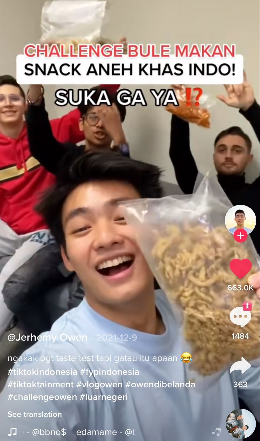 Cicipi Usus Goreng dan Keripik Paru, Begini Ekspresi 3 Bule di Belanda