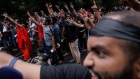 Keputusan pemerintah Rajapaksa untuk melarang semua pupuk kimia pada 2021 juga memukul sektor pertanian. Hal itu menyebabkan penurunan panen padi yang kritis.  