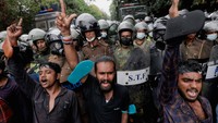 Krisis ini juga dipercepat oleh pemotongan pajak yang besar. Potongan pajak merupakan janji dari Presiden Sri Lanka Gotabaya Rajapaksa selama kampanye pemilihan 2019. Kebijakan itu diberlakukan beberapa bulan sebelum pandemi COVID-19. Akibat itu juga ekonomi Sri Lanka makin terpuruk.  