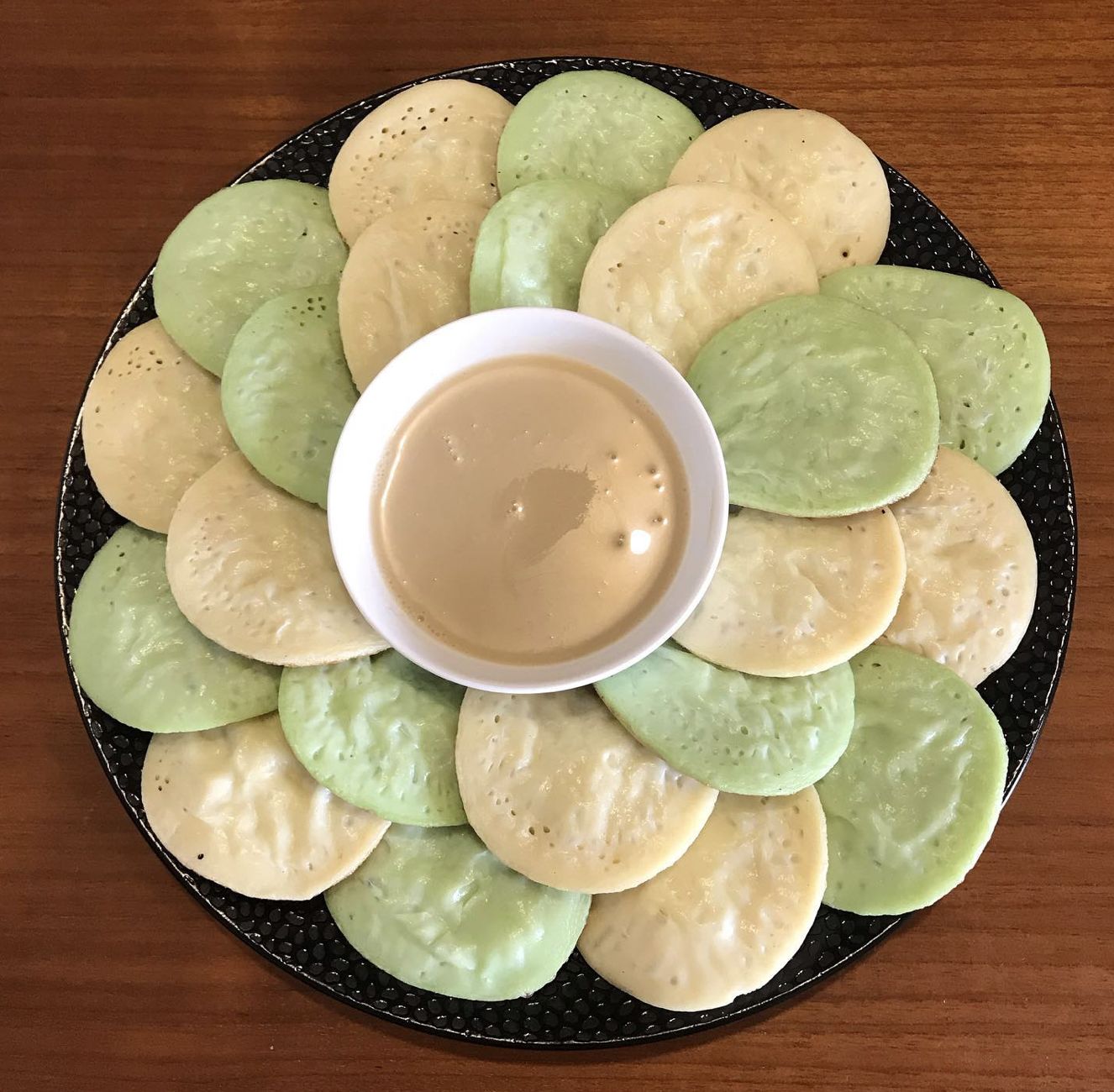 Empuk Manis! Serabi Bandung dengan Kuah Kinca Ada di 5 Tempat Ini