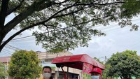 Dirinya juga pernah memborong es krim yang dijual pedagang bersepeda. Dirinya bahkan mengatakan ingin memiliki banyak es krim untuk bisa dimakan sepuasnya di rumah. Foto: Instagram/ariefmuhammad
