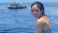 Senyum Gisel saat liburan. Foto: Instagram Gisel