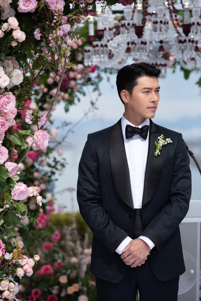 Hyun Bin merasa nama lahirnya akan sulit dibaca. Sebelum debut menjadi aktor, pemilik nama asli Kim Tae Pyeong itu langsung membuat nama panggungnya. Foto: dok. Tom Ford