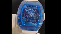Jam kedua adalah RM 56-02 Blue Sapphire Unique Piece ini berwarna lebih cerah ketimbang yang satunya. Jam ini lebih mahal karena dibeli Tony Sutrisno dengan harga Rp 49 M. (Dok Tony Sutrisno)