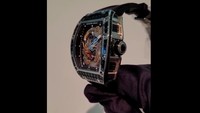 Dua jenis jam tangan Richard Mille itu diungkapkan oleh kuasa hukum Tony Sutrisno, Royandi Haichal. Jam yang dibeli itu berjenis Black Sapphire seharga Rp 28 miliar dan Blue Sapphire seharga Rp 49 miliar. (Dok Tony Sutrisno, korban yang melapor polisi karena merasa ditipu pembelian jam tangan)