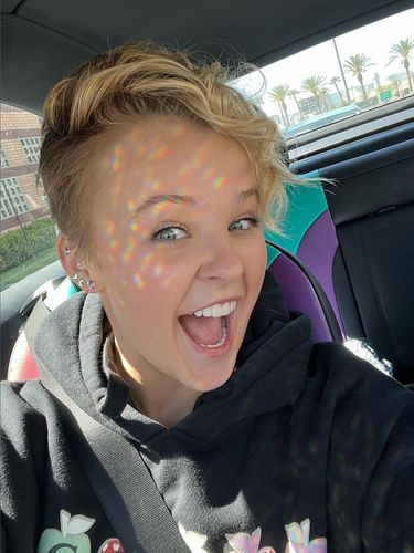Jojo Siwa potong rambut jadi pendek.