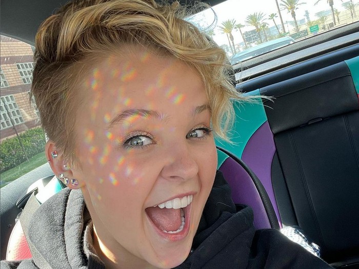 Jojo Siwa Jojo Siwa potong rambut jadi pendek.