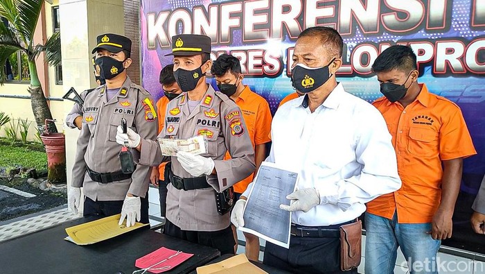 Jumpa pers kasus penggelapan mobil, di Mapolres Kulon Progo, Sabtu (9/4/2022).