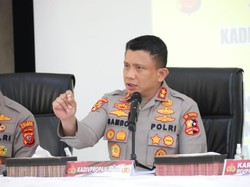 Tersangka pembunuhan Brigadir J, mantan Kadiv Propam Polri Irjen Ferdy Sambo. Ia berperan memerintahkan penembakan, membuat skenario seolah-olah terjadi baku tembak, dan otak pembunuhan Brigadir Yoshua. (Foto: Div Propam Polri)