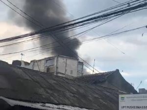 Rumah Dua Lantai di Gang Sempit Terbakar di Sukajadi