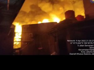 Gudang Tiner di Kalideres Jakbar Terbakar, 19 Mobil Damkar Dikerahkan