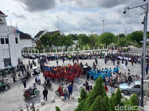 BEM se-DIY Demo di Titik 0 Km, Tolak Presiden 3 Periode-Turunkan BBM