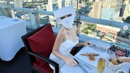 Momen Lucinta Luna Makan dengan Kepala Diperban Usai Operasi Ganti Kepala