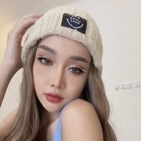 Usai menjalani operasi ganti kepala Lucinta menyebut bahwa penampilannya kini bahkan berhasil mengalahkan kecantikan Lisa BLACKPINK. Bagaimana kalau menurutmu? Foto: Instagram lucintaluna_manjalita/TikTok lucintaluna12