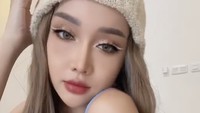 Selalu ada hal menarik dari sosok Lucinta Luna. Belum lama ini ia menunjukkan kepala dan wajah barunya usai jalani operasi kecantikan di Korea Selatan. Lucinta Luna tampak sangat percaya diri dengan penampilan barunya ini.