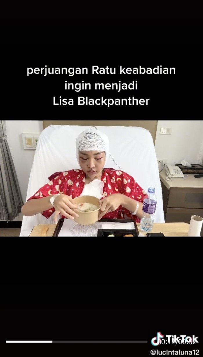 Momen Lucinta Luna Makan dengan Kepala Diperban Usai Operasi Ganti Kepala Momen Lucinta Luna Makan dengan Kepala Diperban Usai Operasi Ganti Kepala