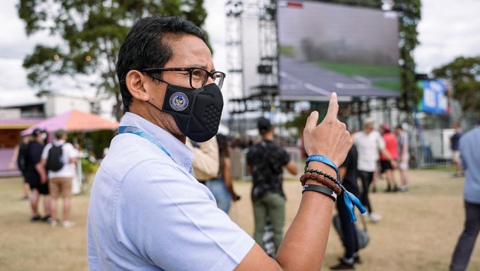 Menteri Pariwisata dan Ekonomi Kreatif Sandiaga Salahuddin Uno berkesempatan menonton langsung ajang balap Formula 1 (F1) GP Australia 2022 di Albert Park Grand Prix Circuit, Melbourne, Australia, Jumat (8/4/2022).