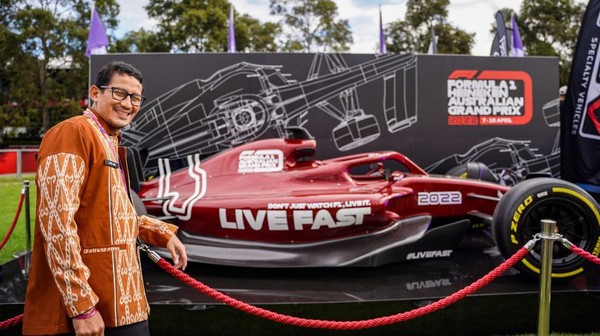 Menteri Pariwisata dan Ekonomi Kreatif Sandiaga Salahuddin Uno berkesempatan menonton langsung ajang balap Formula 1 (F1) GP Australia 2022 di Albert Park Grand Prix Circuit, Melbourne, Australia, Jumat (8/4/2022).
