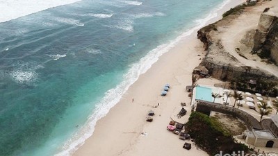 Pantai Melasti, Wisata Hits-Spot Foto Instagramable di Bali Selatan