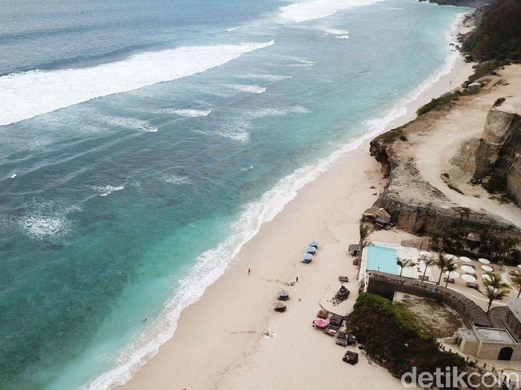 Pantai Melasti, Wisata Hits-Spot Foto Instagramable di Bali Selatan