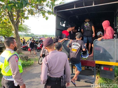 Polisi mengamankan belasan remaja yang diduga hendak balap liar di Banyudono.