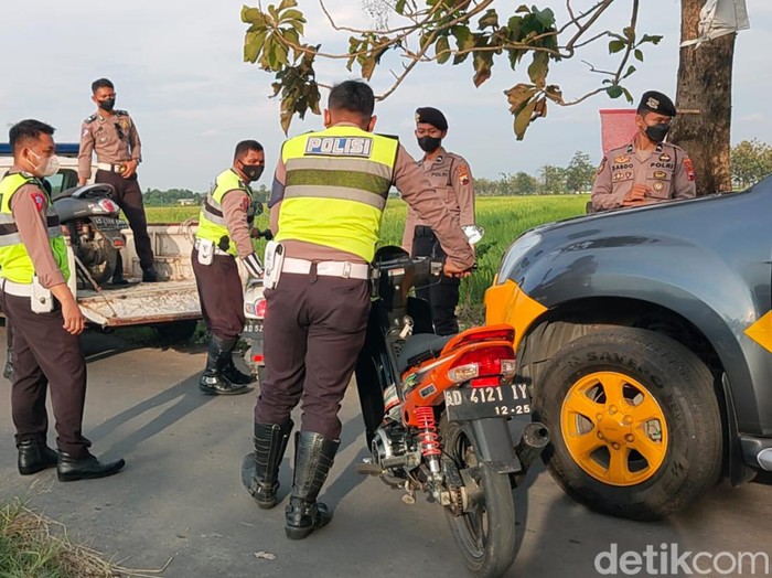 Polisi mengamankan belasan remaja yang diduga hendak balap liar di Banyudono.