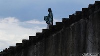 Secara historis jejak penyebaran Islam di bumi cendrawasih dimulai pada abad ke-12 oleh Kerajaan Samudra Pasai, jauh sebelum bangsa Portugis dan Belanda menjejakkan kakinya di Indonesia.