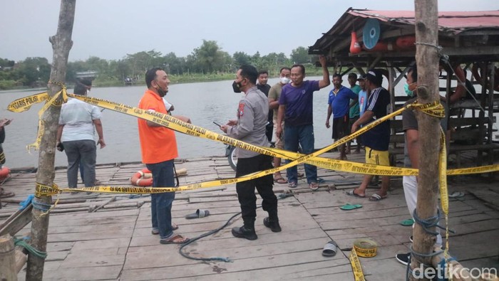 Satu keluarga di Jombang tercebur ke Sungai Brantas saat menyeberang dengan perahu tambang