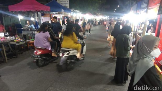 Suasana Pasar Cidu Makassar yang ramai pengunjung tiap hari, terutama saat bulan puasa (detikSulsel/Muh Ishak Agus)