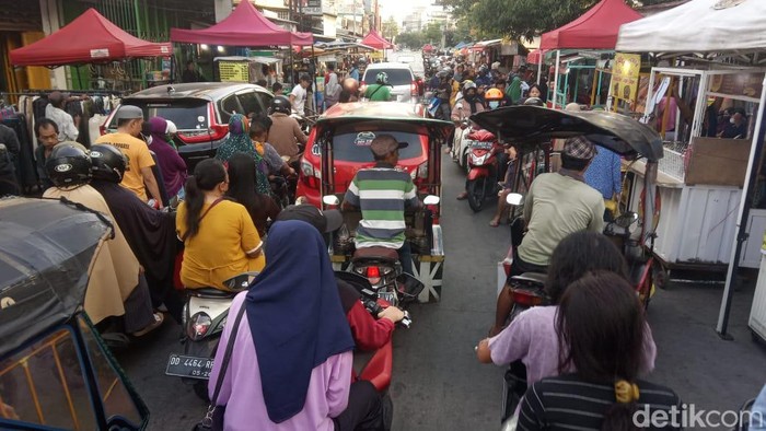 Suasana Pasar Cidu Makassar yang ramai pengunjung tiap hari, terutama saat bulan puasa (detikSulsel/Muh Ishak Agus)