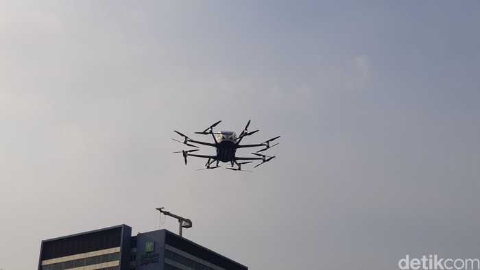 Taksi Terbang Ehang 216 untuk kali pertama melayang di langit Jakarta