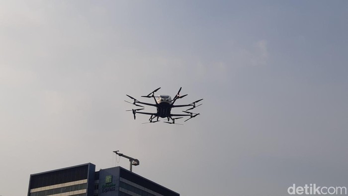 Taksi Terbang Ehang 216 untuk kali pertama melayang di langit Jakarta
