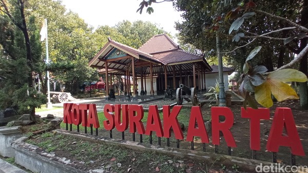 Totalnya ada 32 anjungan yang terdapat di sana. Traveler dibuat seperti mengelilingi Jawa Tengah dalam satu hari saja. (Bonauli/detikcom) Totalnya ada 32 anjungan yang terdapat di sana. Traveler dibuat seperti mengelilingi Jawa Tengah dalam satu hari saja. (Bonauli/detikcom)