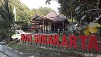 Totalnya ada 32 anjungan yang terdapat di sana. Traveler dibuat seperti mengelilingi Jawa Tengah dalam satu hari saja. (Bonauli/detikcom)