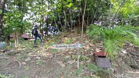 Di antara anjungan kabupaten Brebes, Banyumas, Purbalingga, Tegal dan Pemalang dibuat gundukan tanah yang menjadi replika Gunung Slamet.(Bonauli/detikcom)