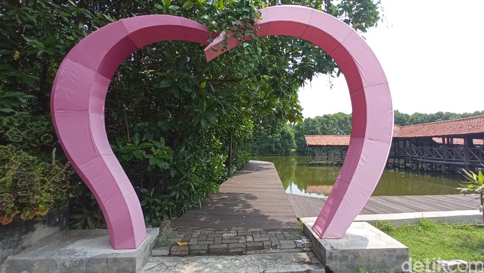 Trekking mangrove Grand Maerakaca Semarang