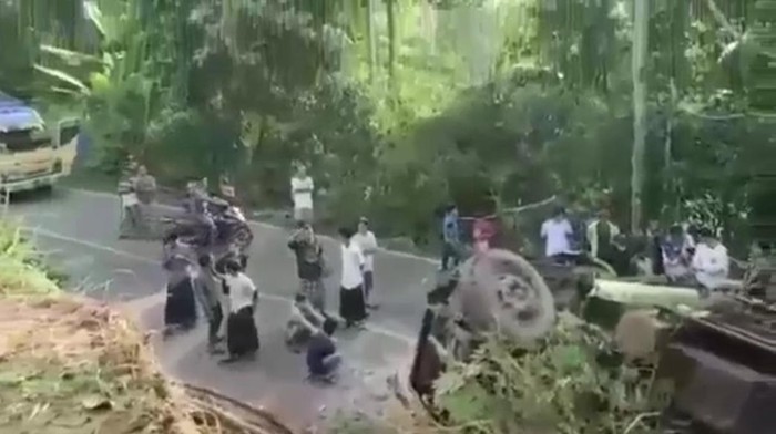 Truk terguling di Bogor (dok. Istimewa)