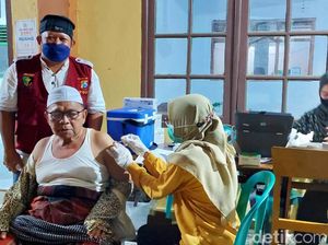 Satgas COVID-19 Banyuwangi Gelar Vaksinasi di Ponpes Hingga Masjid