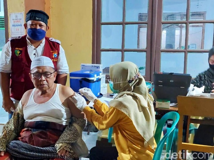 Vaksinasi COVID-19 di Banyuwangi