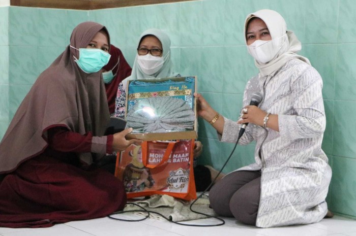 WAlkot Mojokerto Bagi-bagi Hampers