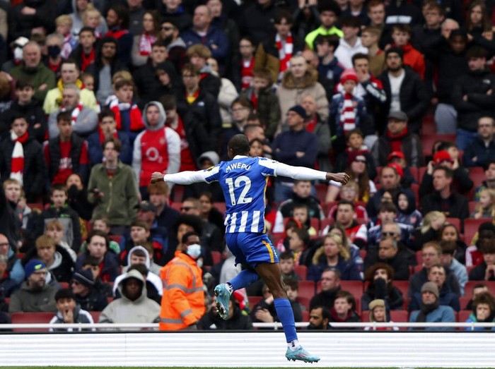Brighton's goalkeeper Robert Sanchez makes a save in front of Arsenal's Gabriel Martinelli, center left, during the English Premier League soccer match between Arsenal and Brighton and Hove Albion at Emirates stadium in London, Saturday, April 9, 2022. (AP Photo/Ian Walton)