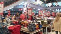 Tidak hanya untuk kalangan dewasa,  diskon pakaian anak juga tersedia mulai diskon dari dari 50% hingga 70%. Sebagai contoh, untuk harga celana jeans anak, tunik, baju anak, kemeja hanya dibanderol dengan harga mulai Rp 50 ribu.