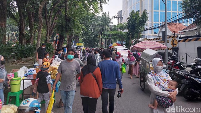 Car Free Day sambil Ngabuburit di Jalan Raya Darmo Surabaya