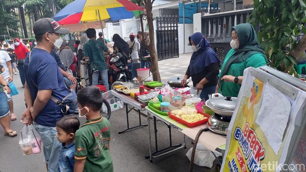 Car Free Day sambil Ngabuburit di Jalan Raya Darmo Surabaya