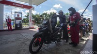 Kenaikan harga BBM jenis Pertamax membuat masyarakat mulai beralih menggunakan jenis Pertalite.