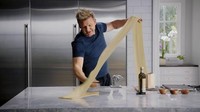 Gordon Ramsay punya dapur yang terbilang luas dengan mengusung konsep modern. Kitchen set dapurnya didominasi warna silver.  Foto: gordonramsay.com