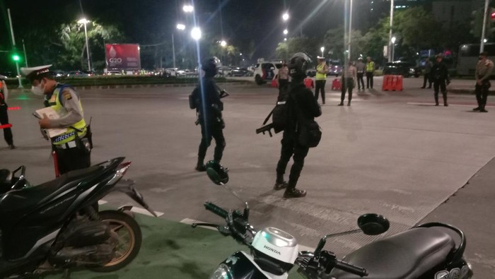 Filterisasi SOTR yang dilakukan polisi di kawasan Bundaran Senayan (Dok. TMC Polda Metro Jaya)